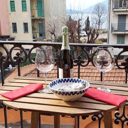 La Casa Sul Porto Лавено-Момбелло